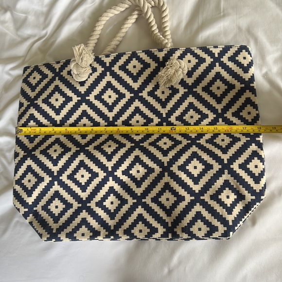 Summer and rose beach tote 💙🤍 - Picture 6 of 6